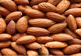 Amandes brunes entieres